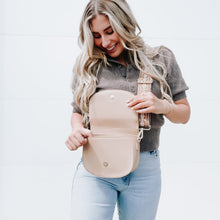 Load image into Gallery viewer, Saddle bag purse in light brown