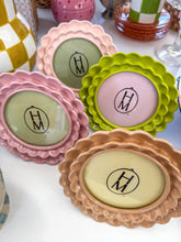 Load image into Gallery viewer, Round Ruffle Frame