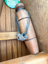 Load image into Gallery viewer, Vintage duck hunting lamp