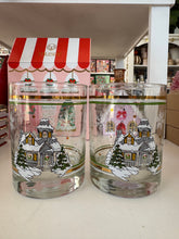 Load image into Gallery viewer, Vintage Set of 2 Winter Scene Glasses
