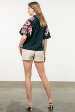 Load image into Gallery viewer, Green corduroy embroidered sleeve top
