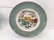 Load image into Gallery viewer, Vintage Avon Country Christmas 1980 plate
