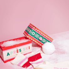 Load image into Gallery viewer, Musee Apres Ski Bath Bomb and Sock Gift Set
