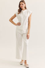 Load image into Gallery viewer, Scallop Trim Top- White or Kelly Green ENTRO
