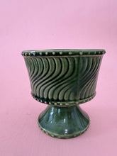 Load image into Gallery viewer, Vintage Green McCoy Pot
