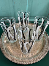 Load image into Gallery viewer, Set of 4 Vintage Glasses
