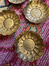 Load image into Gallery viewer, Vintage Brass Floral Dishes
