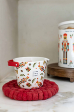 Load image into Gallery viewer, Nutcracker Measuring Cup Set
