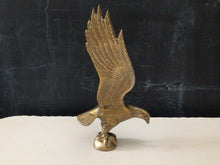 Load image into Gallery viewer, Vintage brass eagle flag topper #1
