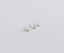 Load image into Gallery viewer, Olivia earrings
