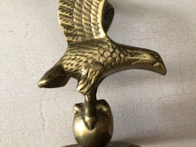 Load image into Gallery viewer, Vintage brass eagle flag topper #3
