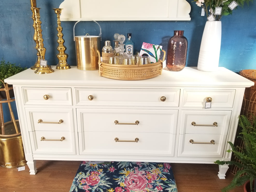Vintage Dixie Mid Century dresser- (Pick up in store only)